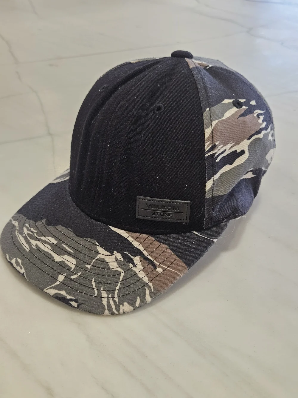 Volcom Youth Flat-Brim Baseball Cap Black Camo Tiger Stripe Genuine Kid